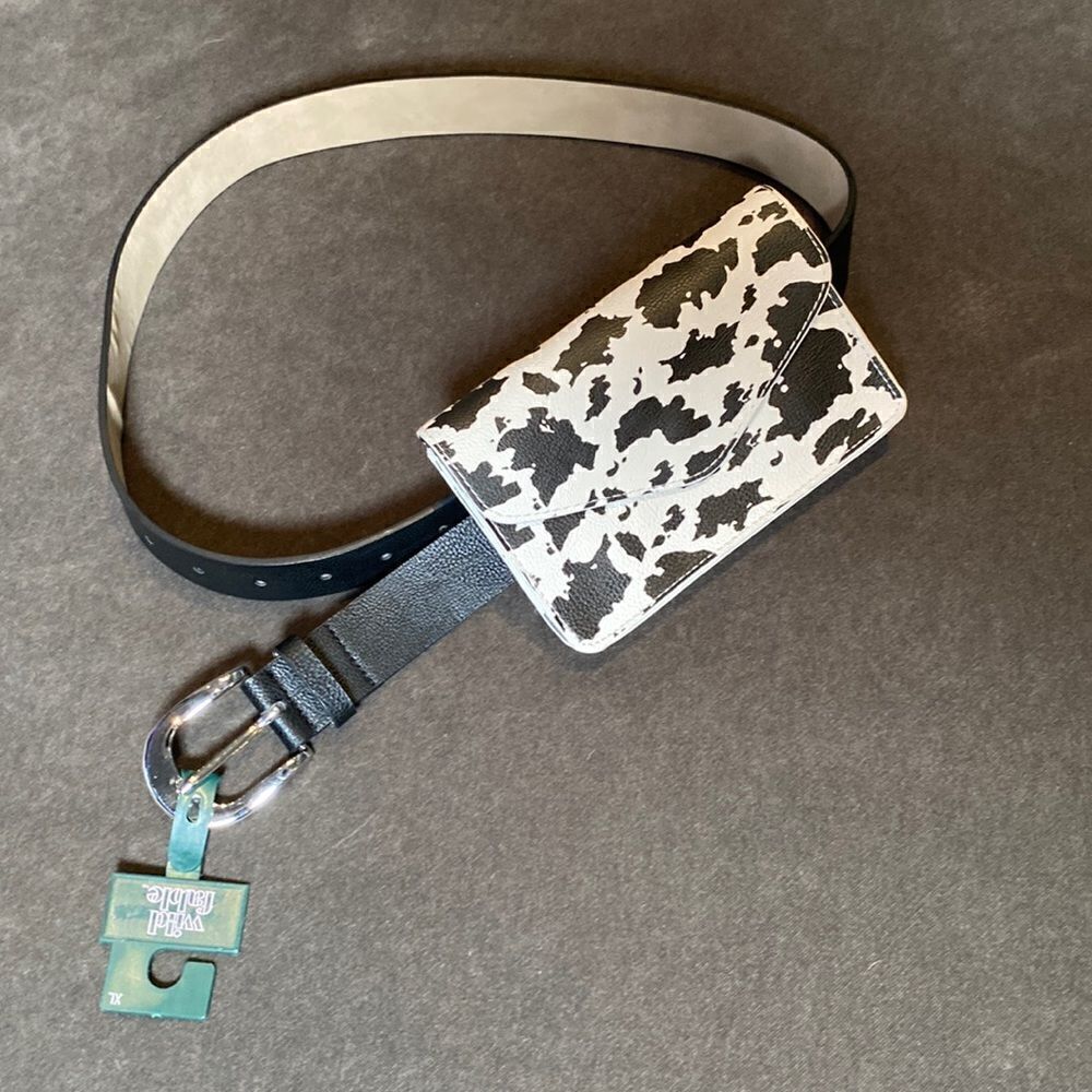 Women’s Black Belt with attached Black & White Bag Size XL NWT